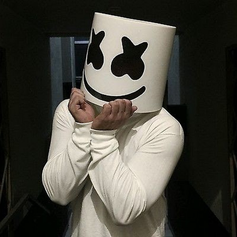 Marshmallow лицо. Marshmallow Кристофер Комсток. Маршмеллоу диджей без маски. Дотком маршмеллоу. Маршмеллоу певец без маски.