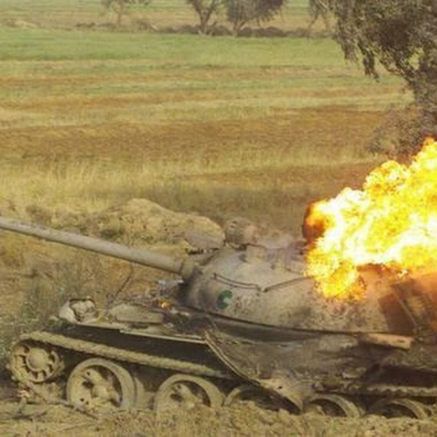 Т-34 1941-1945. Не забывайте нас. Танк горит wot. Мемы про танки. Танк в огне.
