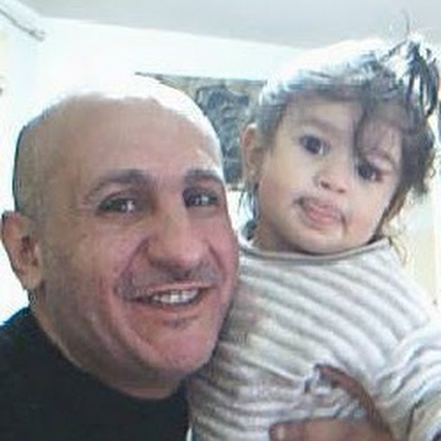 Отец Нидаля. Нидаль Абу-Газале с женой и детьми. Нидаль комик жена. Салим Нидаль биография и личная.