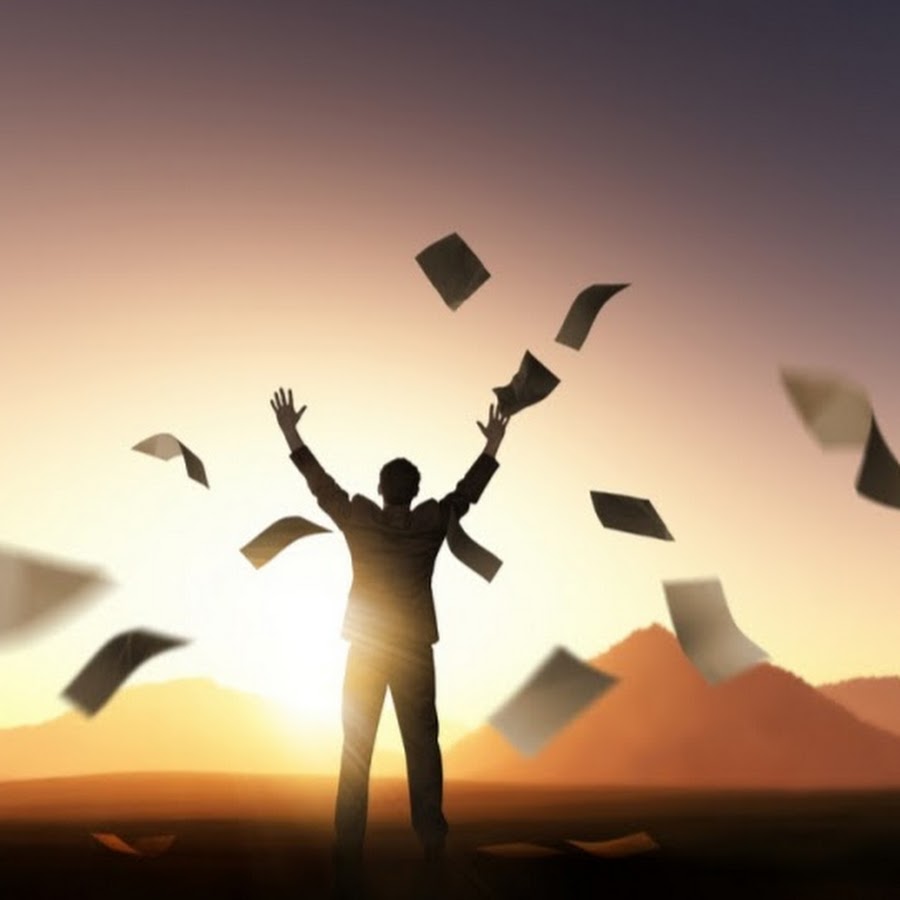 Человек радостный. Профессиональная независимость. На вершине успеха. Свободный человек. Предпринимательский успех.