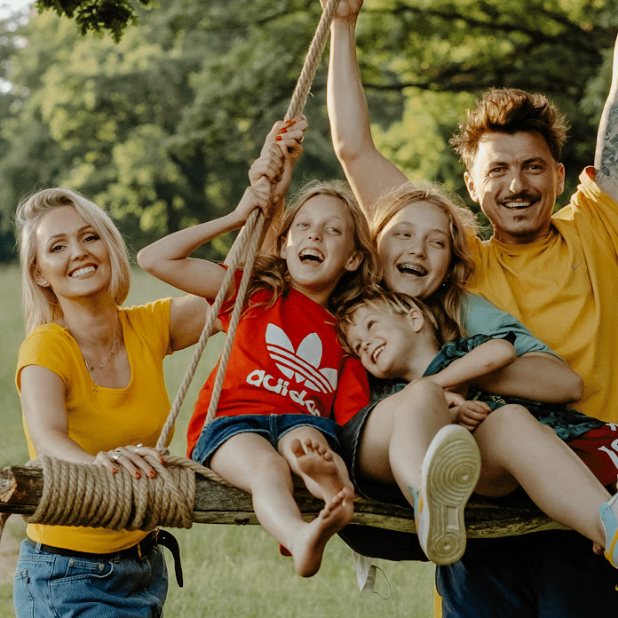 Familia Mateș Net Worth & Earnings (2026)