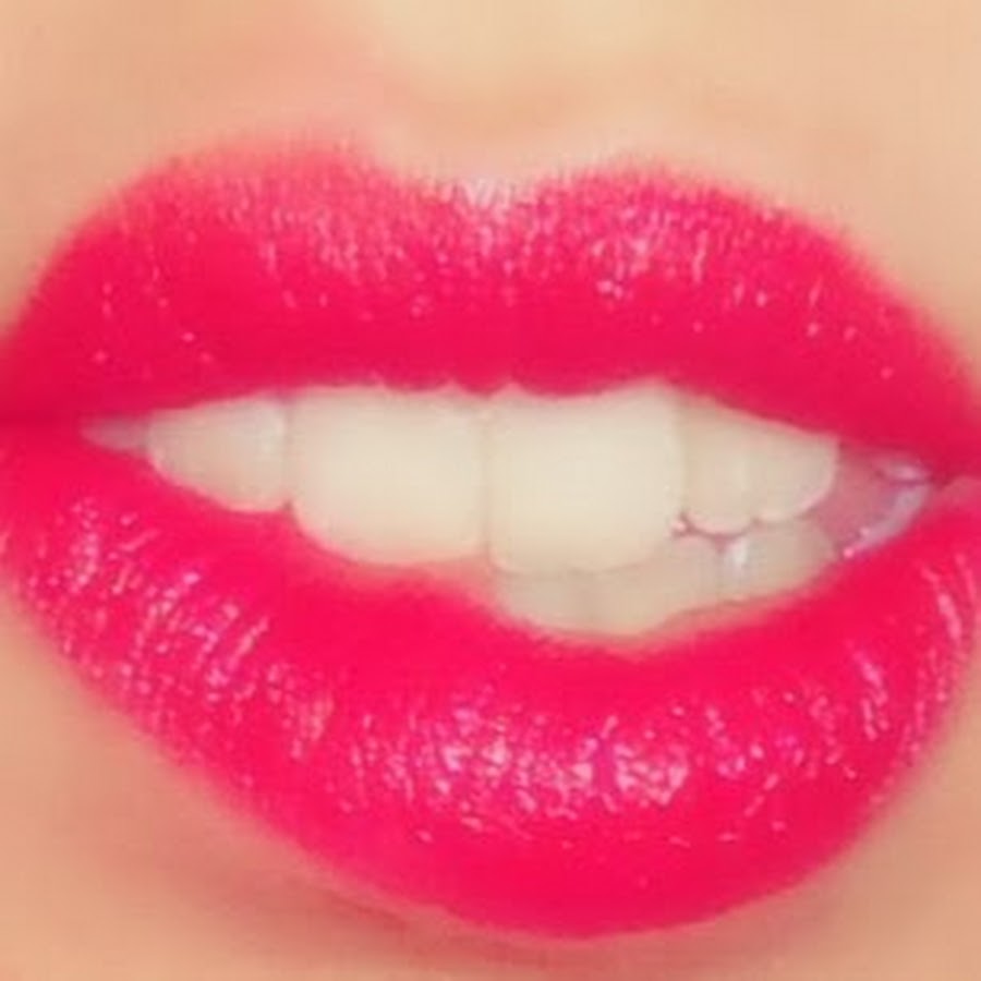 Lip biting. Красивые губки нижние. Красивые женские губки нижние. Губы без цветные. Красивые губки легкие.