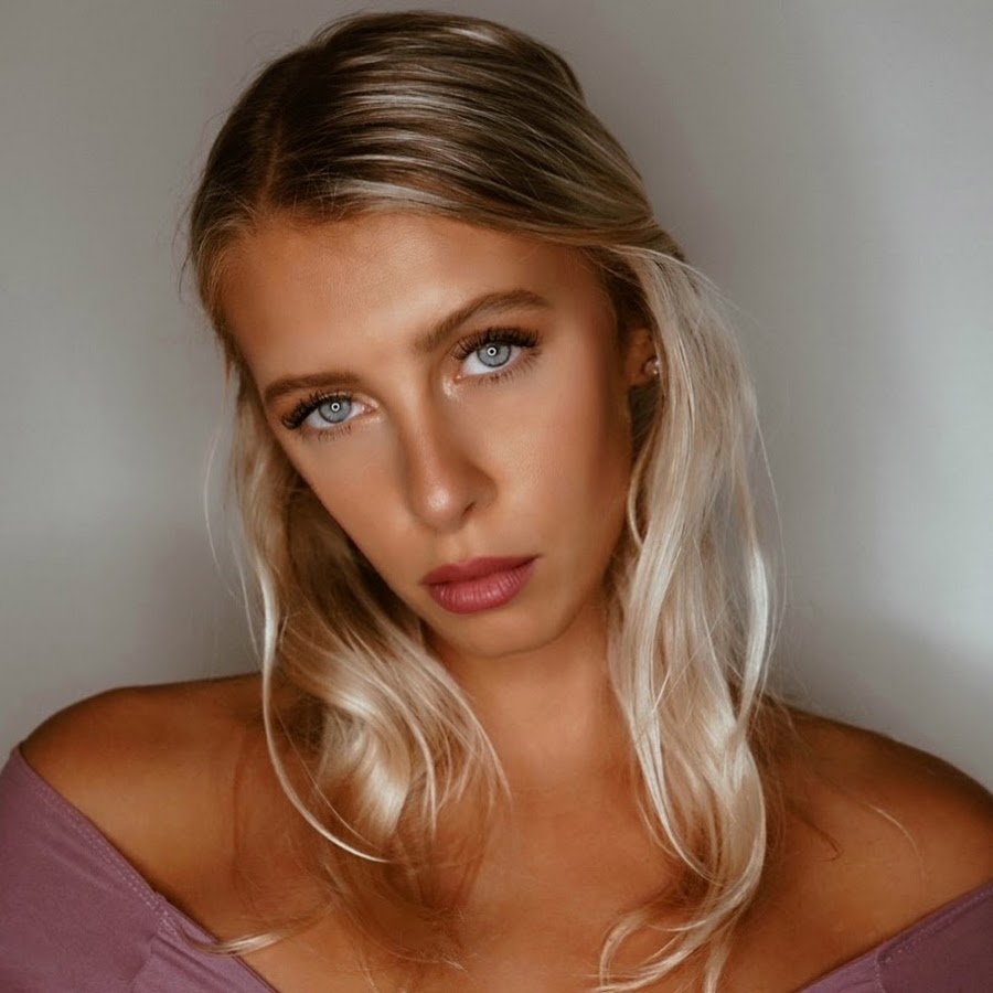 Красивые девушки блондинки сидячие. Красивые девушки блондинки. Ана софия хенао 2018. Blondie sofia. Каролина харамильо.