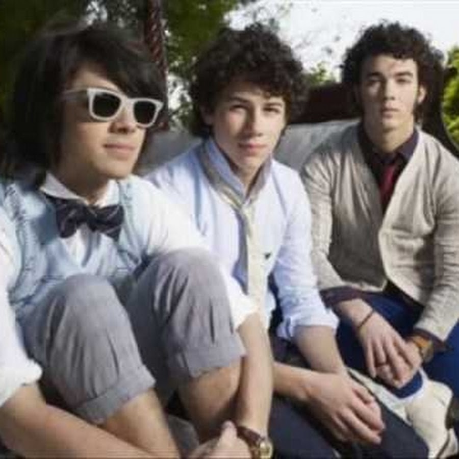 Brothers people. Joe jonas brother. Jonas kærlev. джонас тетрис. Hemsworth brothers.