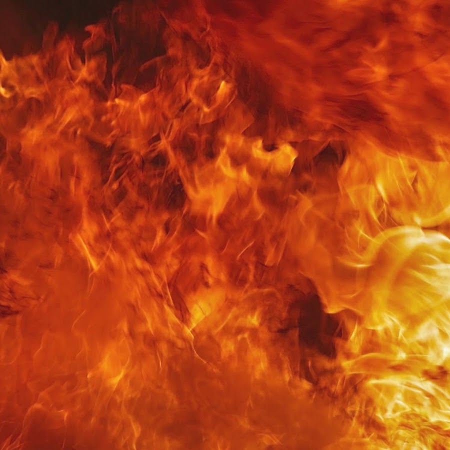 Огненный фон. Лесоторфяные пожары в рязани. Сильное пламя. Огонь на заднем плане. Текстура огня.