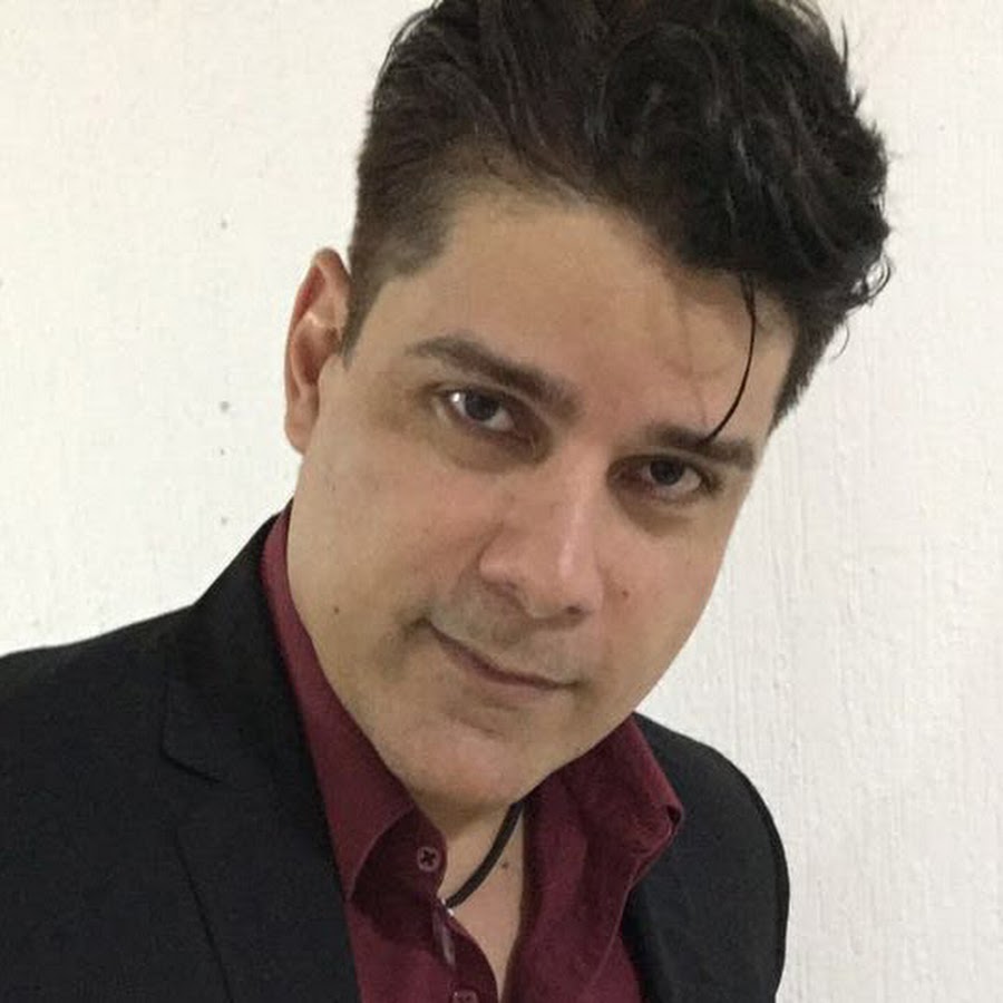 Уилл смит на коричневом фоне. Уилл смит зубы. Will de. Will de. Уилл кемп царство.