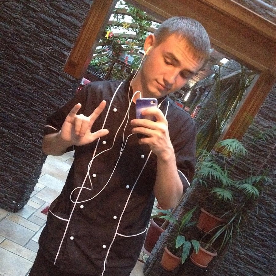 Канал в ютубе даня пранкер. Даниил шамарин. Жизнь дани. Даня милохин в детстве. Жизнь дани.