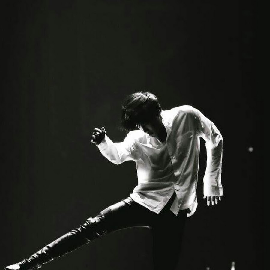 Exo kai 2023 голография. Кай из ехо танец. Kai dance. Кай из exo в танце. Мо ли кай миррор.