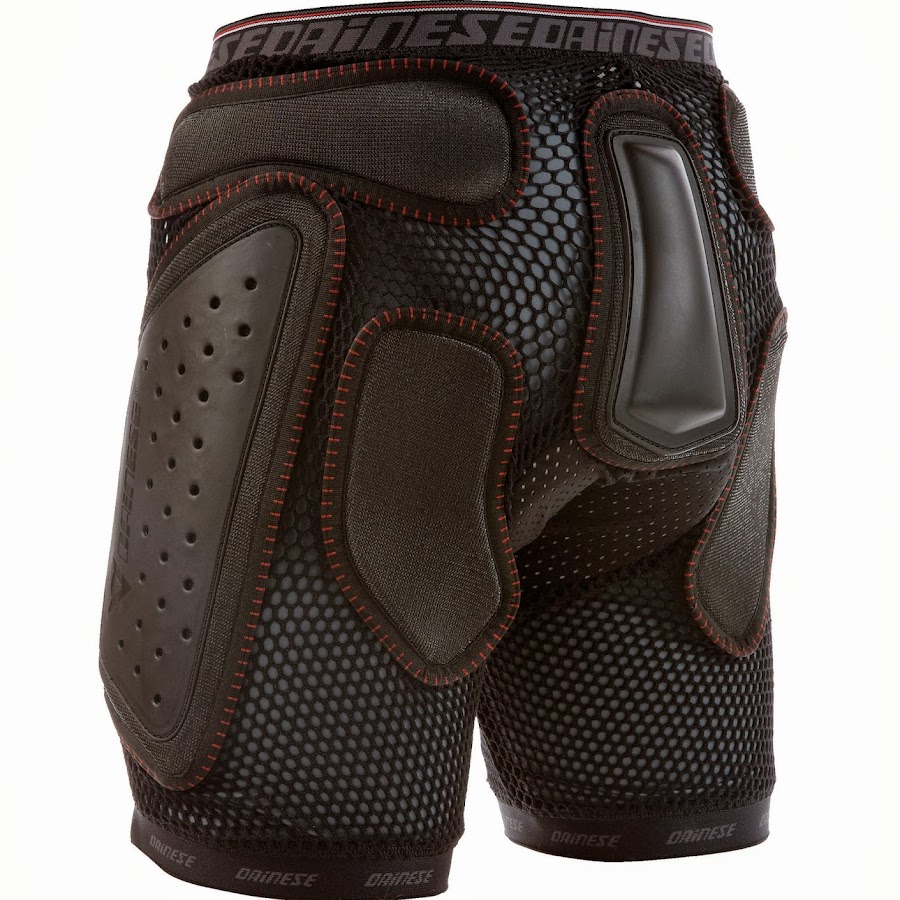 Защитные шорты. Защитные шорты Dainese. Шорты защитные Dainese hard short e1. Защитные шорты для сноуборда Dainese. Dainese шорты Action.