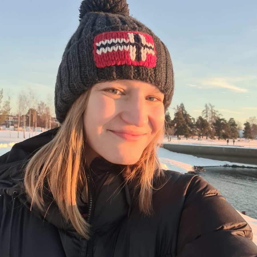 Nicol Pelova Youtube