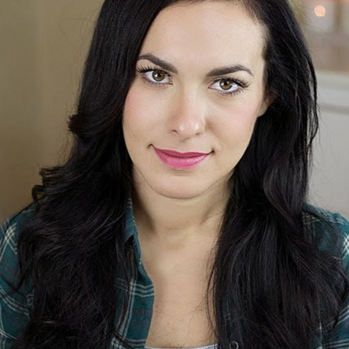 Elena Tee Net Worth & Earnings (2026)