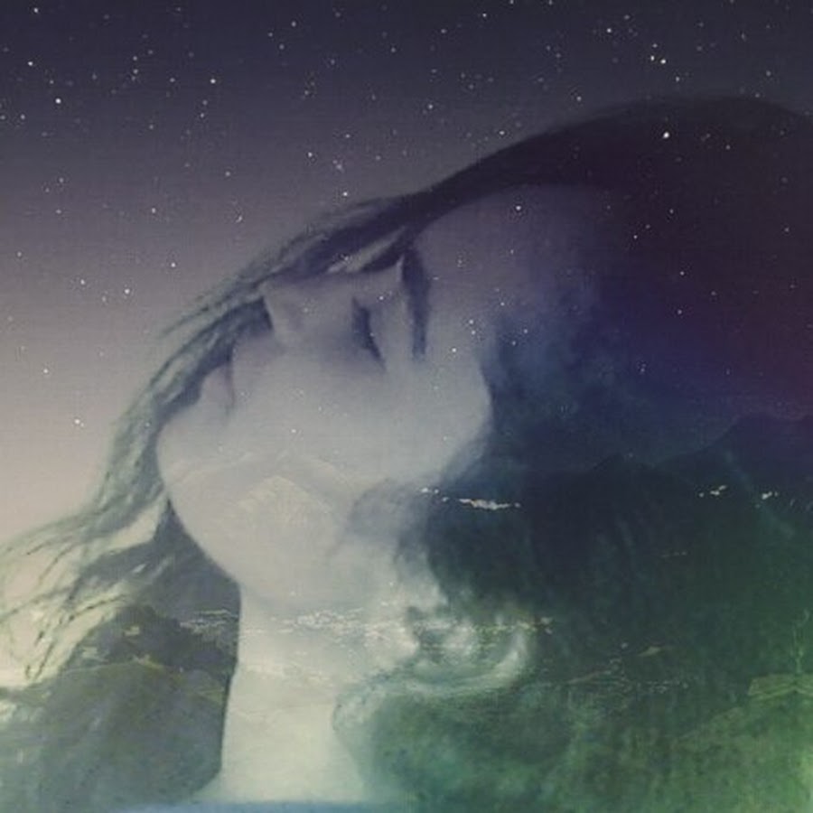 Um Momento Qualquer - YouTube