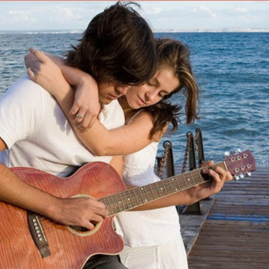 ты моя женщина. йигит севгиси. мужчина дарит цветы женщине. слушать любите женщин. влюбленная пара.