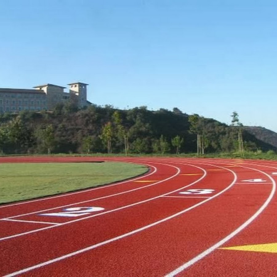 Спортивная площадка с беговой дорожкой. Легкая атлетика стадион фон. Картинка спортивные объекты и дорога. Дорожка для бега. Беговая дорожка jogging track.