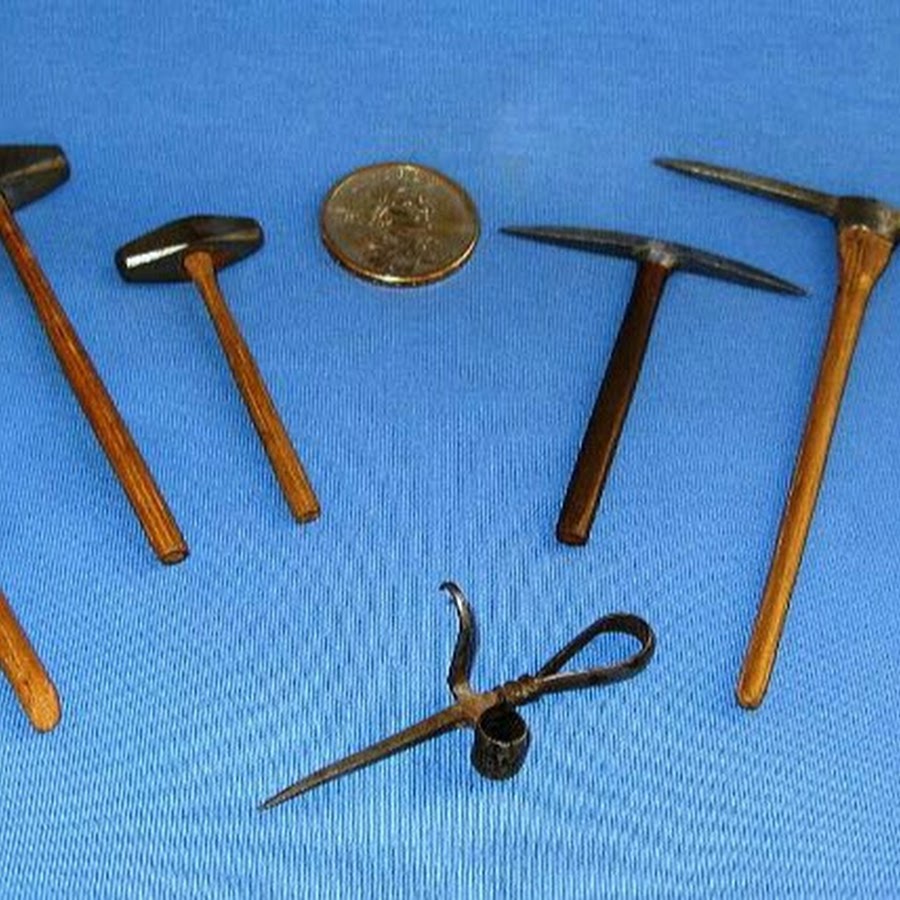 Кирка и лопата. Первые инструменты шахтера. Инструменты для добычи золота. Инструмент в шахте. Mining tool.