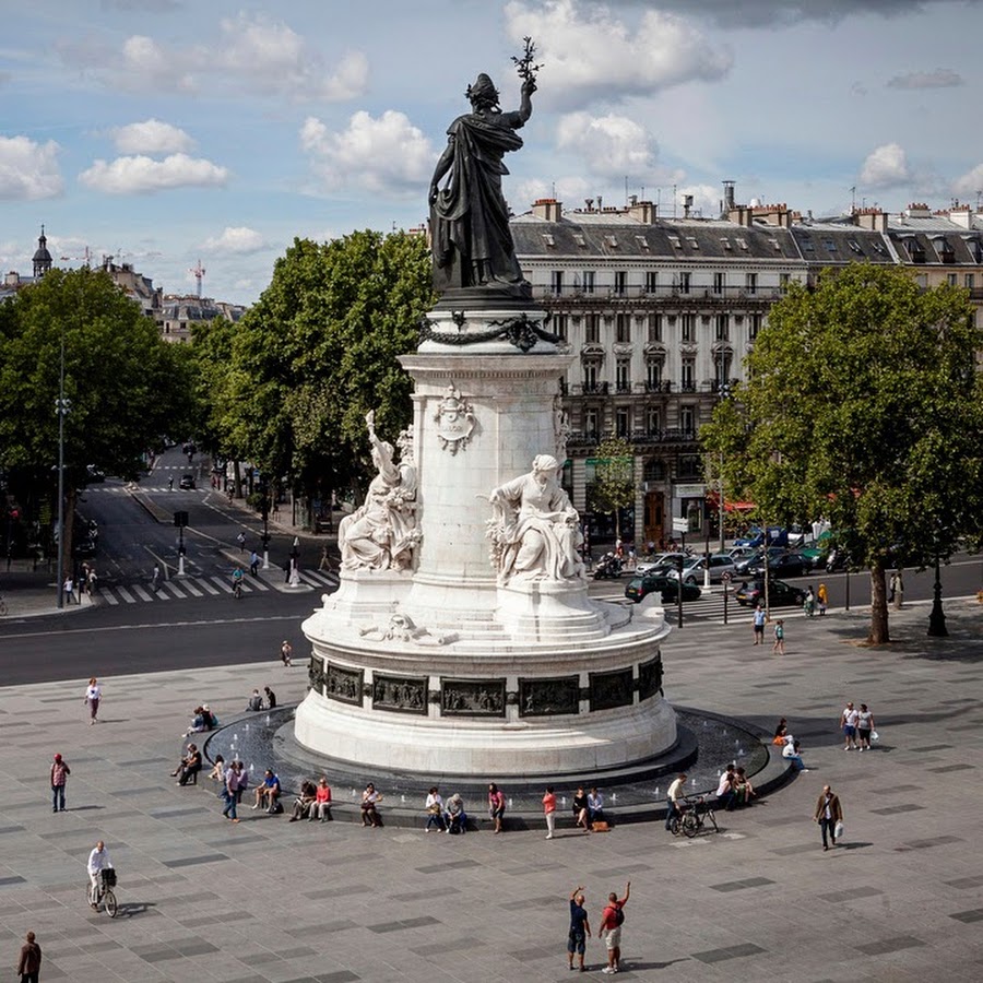 Place d. Place de la République в Париже. Площадь Республики Париж статуя. Памятник Марианны на площади Республики в Париже. Площадь Республики Париж frenchparis.