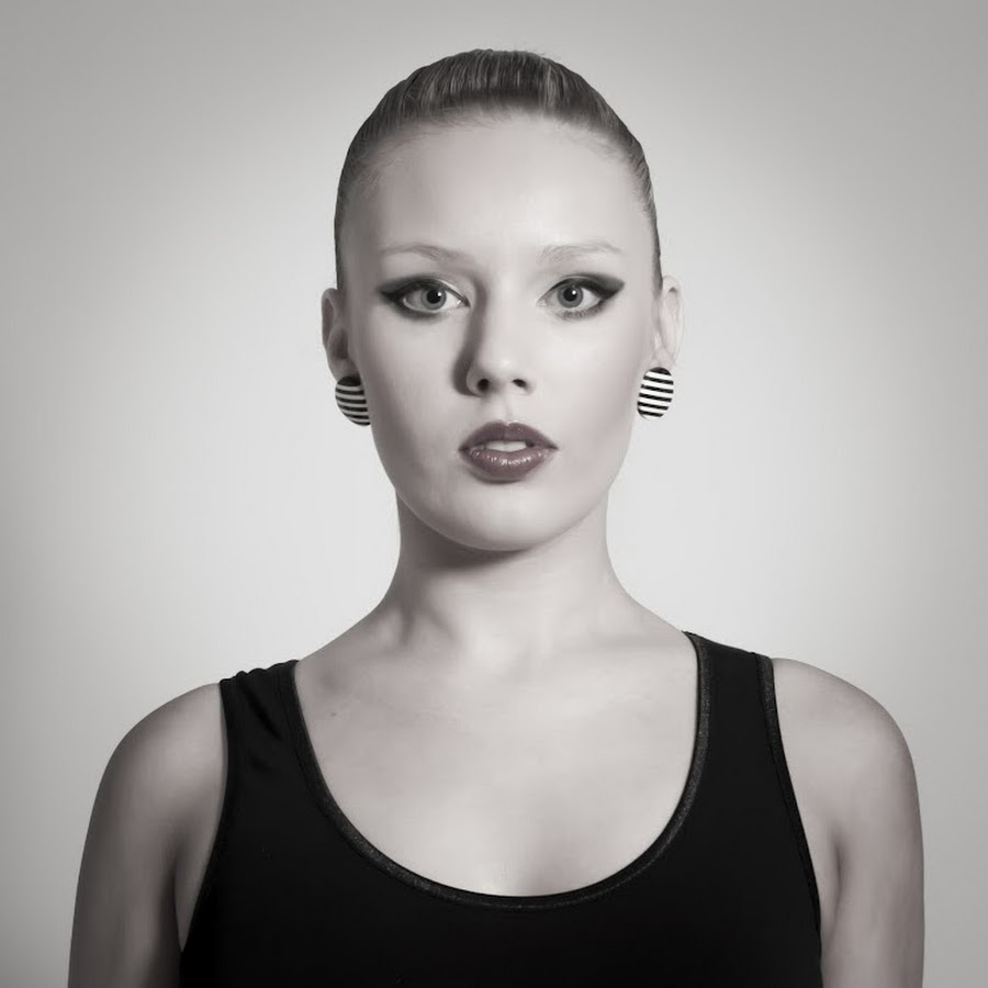 Чали дамелио. Чарльз спенсер (чарли) чаплин. Charli o. Чарли о’коннелл. Charlie o'neal model.