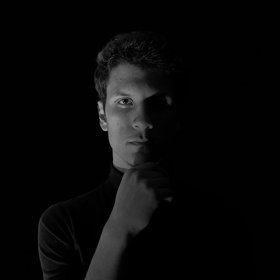 Akilla Fox - YouTube - 900 x 900 jpeg 116kB