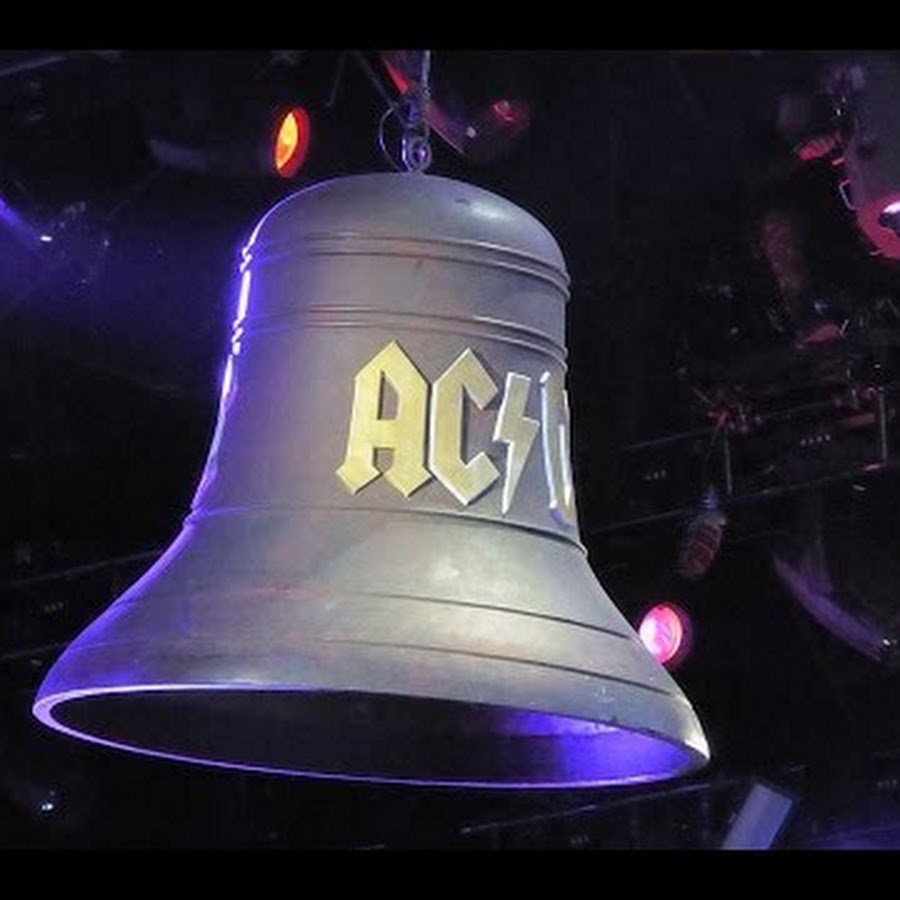 Концерт колокольчики. AC DC колокол. АС ДС Hells Bells. Hells Bells AC/DC колокол. AC/DC концерт колокол.