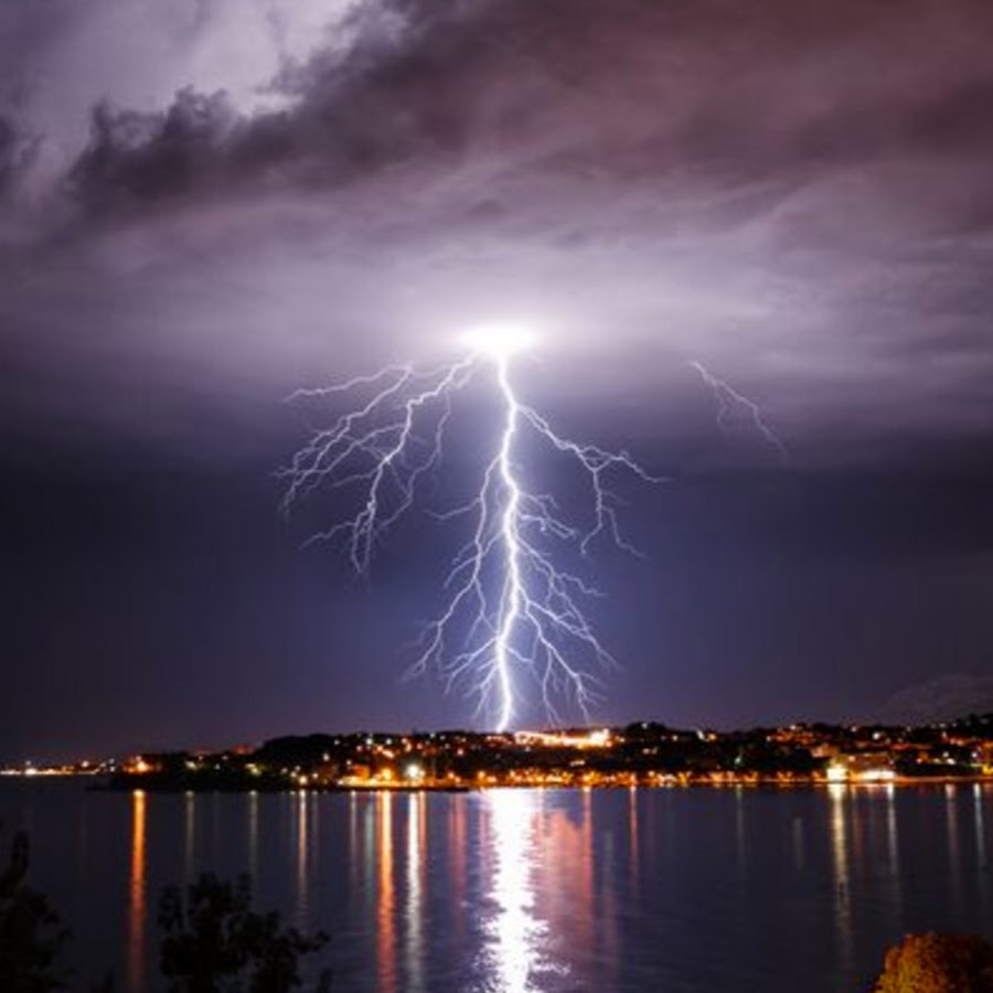 Гроза шаровая молния. Очень простое явление. Редкие природные явления. Очень простое явление. Силы природы.