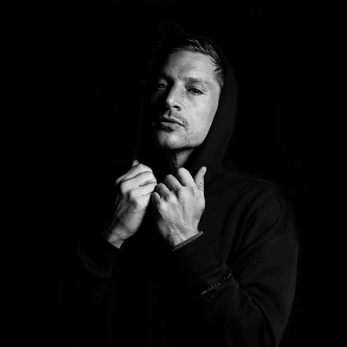 Simon Rex Net Worth & Earnings (2026)