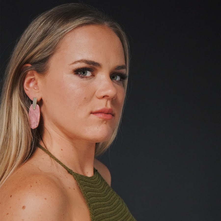 Laura Nicholson YouTube