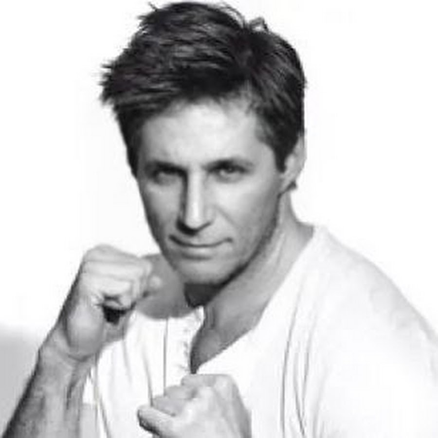 Зелено голубой зрачок. Ободок вокруг зрачка. Зеленый зрачок глаза. Зелено голубой зрачок. Магические зеленые глаза.