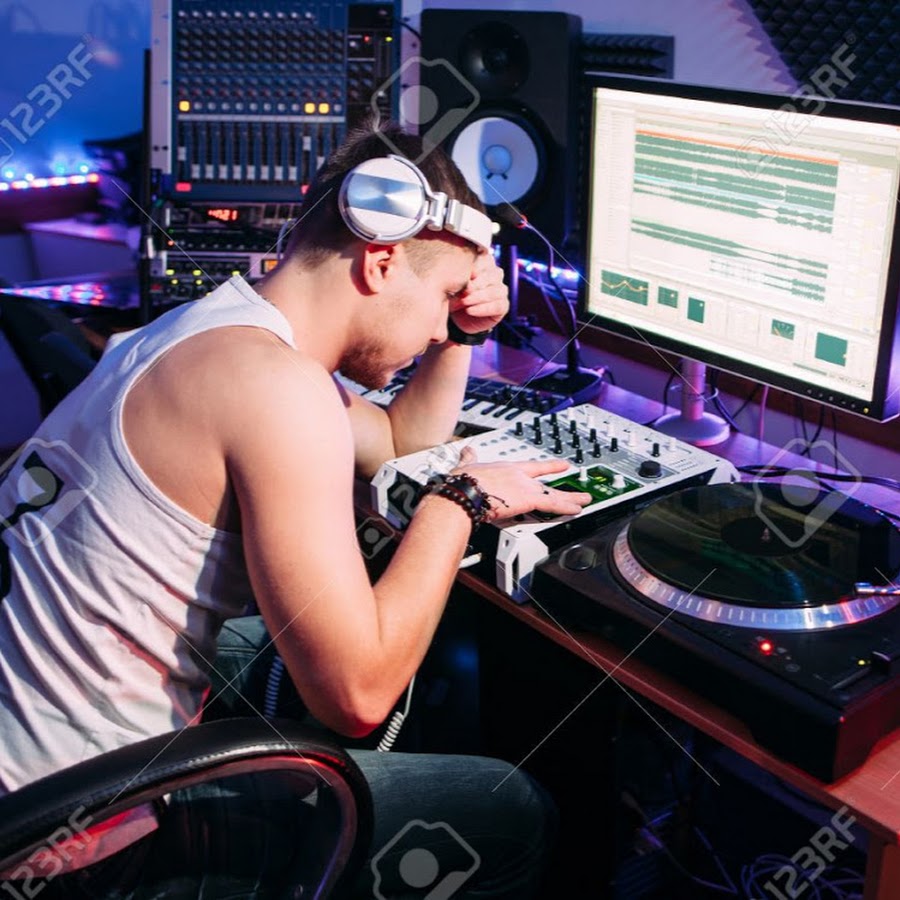 Dj after. Moby ambient 23. Dj after. Диджей груп. Moby ambient 1993.