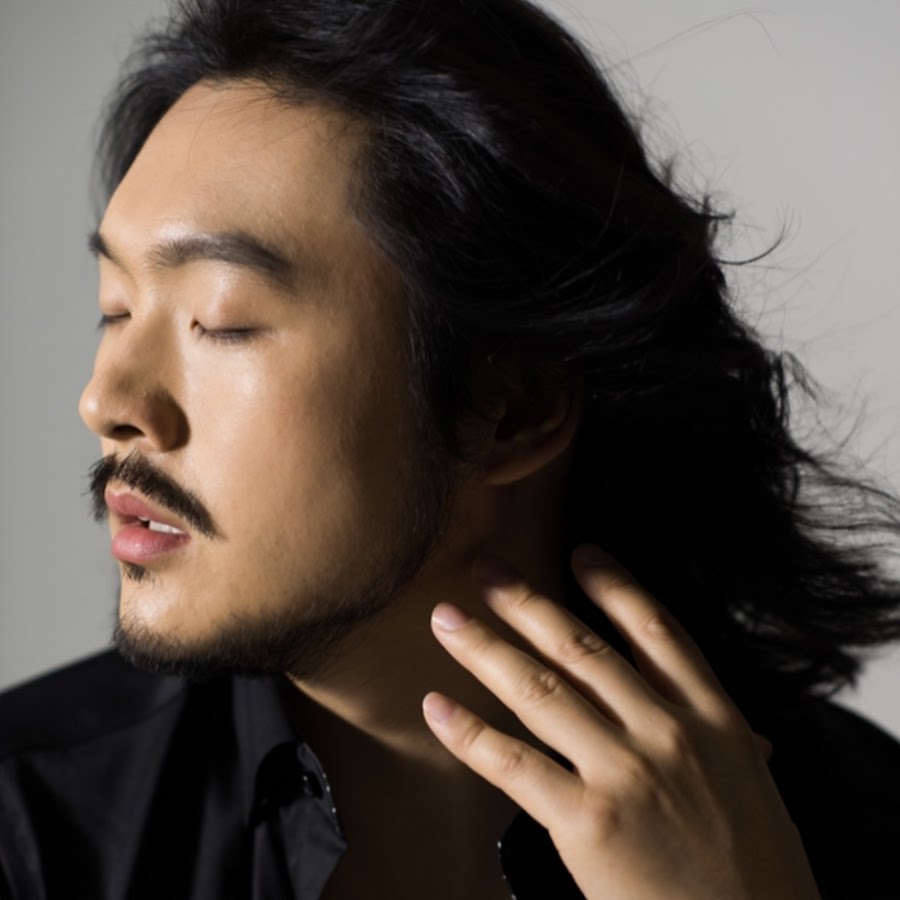 Nicky lee. Lee hi в полный рост. Мидзука кейко. Lee official. Вики ли.