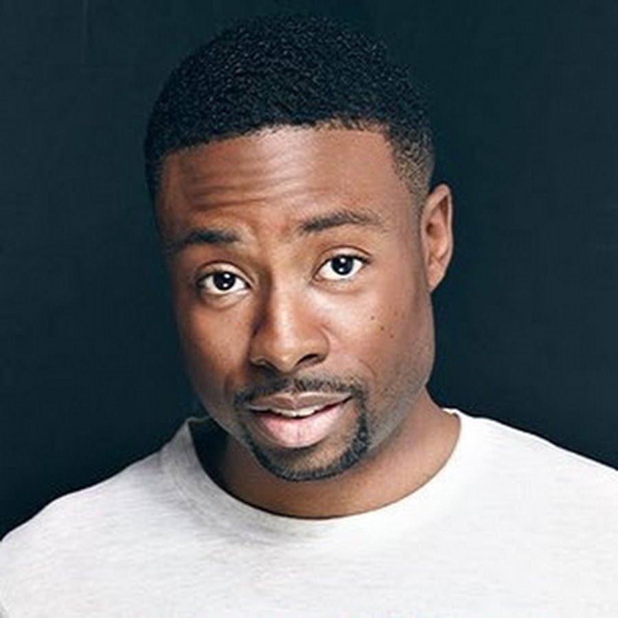 Папазян актер. Clover m actor. Уилл смит. Самуэль джексон матрица. Мэттью дэвис в костюме.