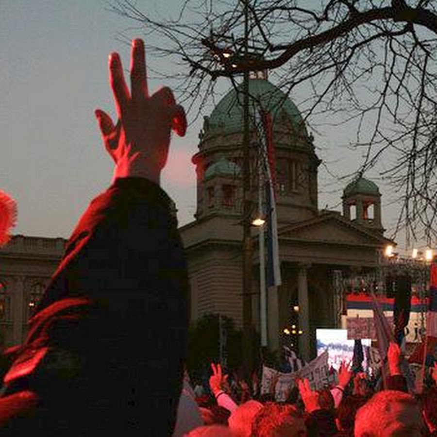 приветствие тремя перстами. три перста сербия. три перста сербия. жест сербских националистов. три перста.