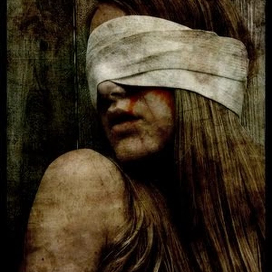 Картина девушка с завязанными глазами