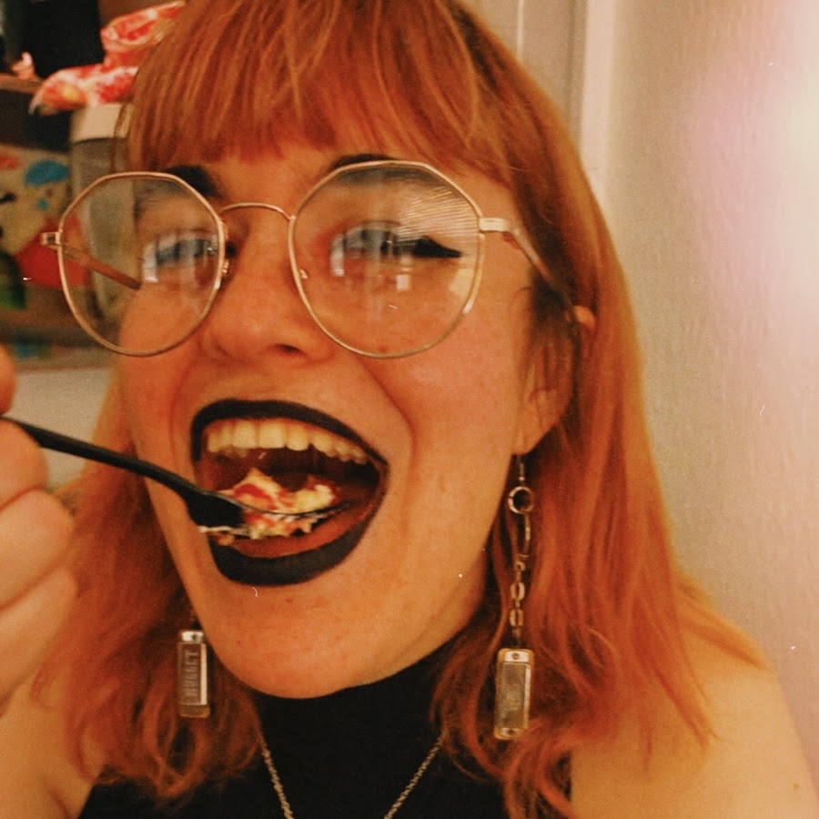 Elizabeth The Baker - YouTube