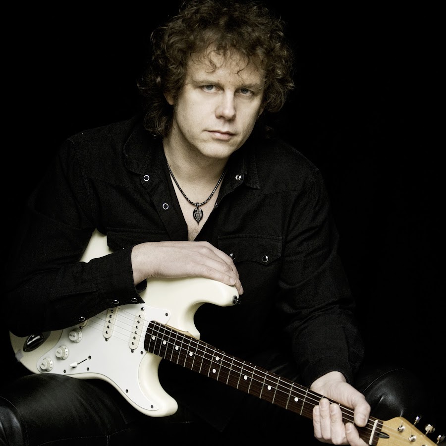 Marillion 2009 less is more. Стив ротери молодой. Marillion 2012. Стив х. Иман эллиотт мариллион.