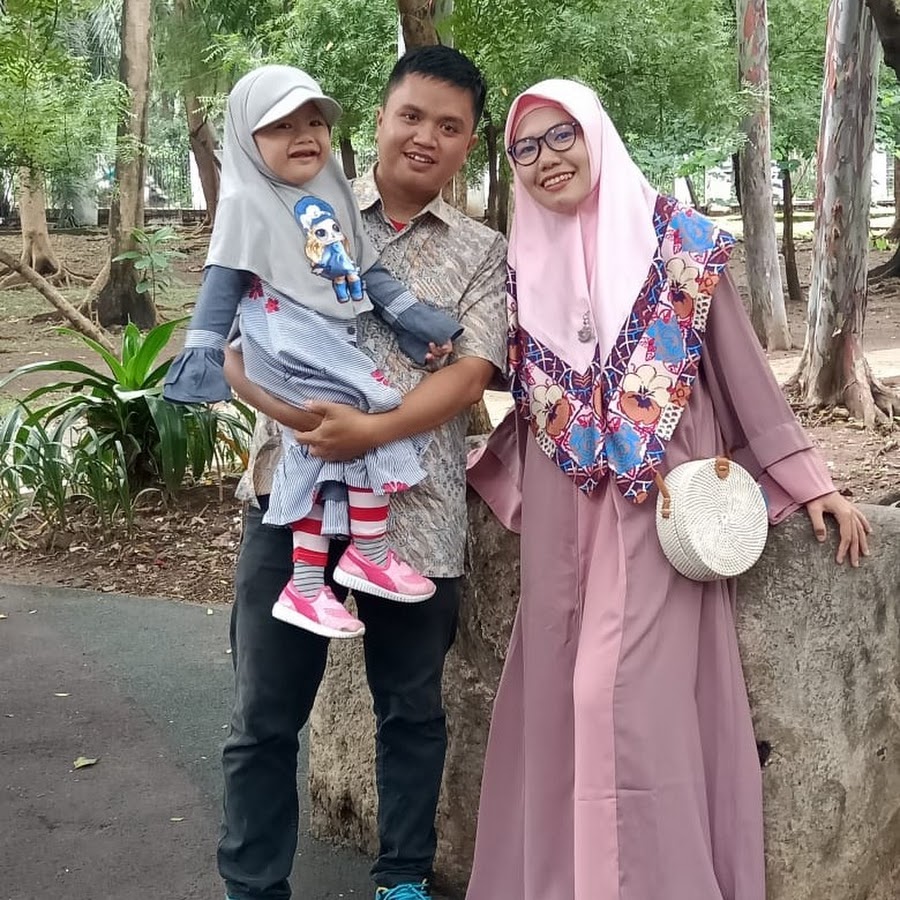 Namira Husna Chanel Chanel - YouTube