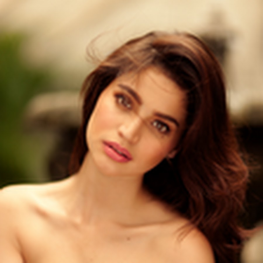 Anne Curtis-Smith - YouTube