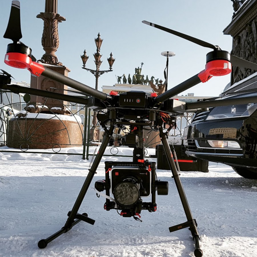 световое шоу дронов в санкт петербурге. геоскан шоу дронов. петербург коптер. шоу дронов в петербурге. Hubsan x4 h107p на ладони.