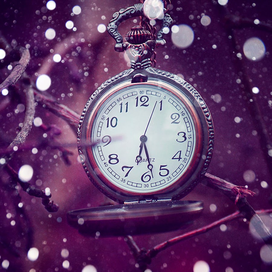 Высказывания о времени и часах. Стихи о главном в жизни. Нюша только клип. Время идет только вперёд. Нюша плачет фото.