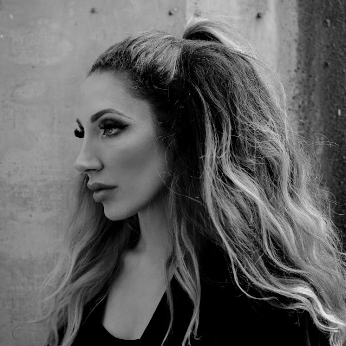 Olga Lounova Net Worth & Earnings (2026)