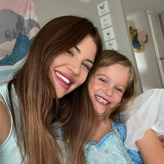 Allie Brooke Net Worth & Earnings (2026)