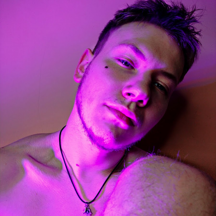 Disk man. Disk man. Образ диска. Диски фото с человеком. Человек паук ps4 диск.