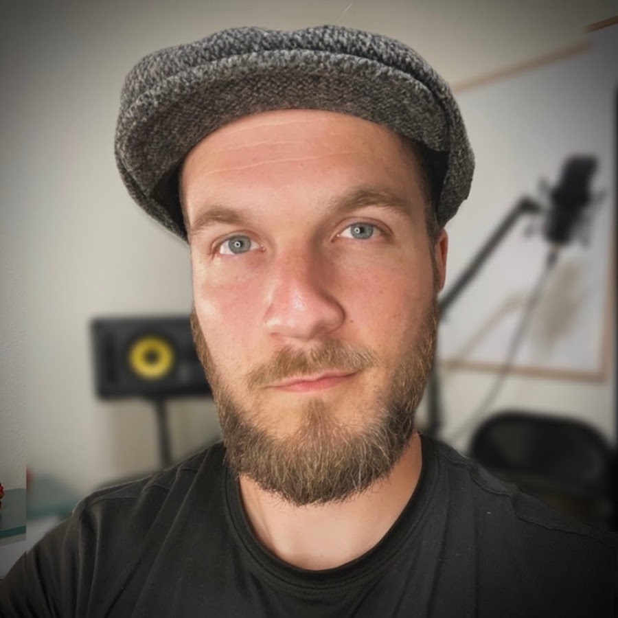 Beatman reverend. Reverend beat-man. Man beats. Reverend. Человека бьют а он улыбается.