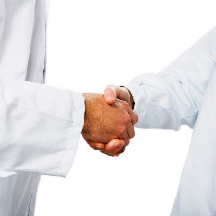 Врач и пациент. Статья за клевету и оговор на человека. Врач и пациент. Доктор разговаривает с пациентом рисунок. Клевета в сторону медицинского работника примеры.