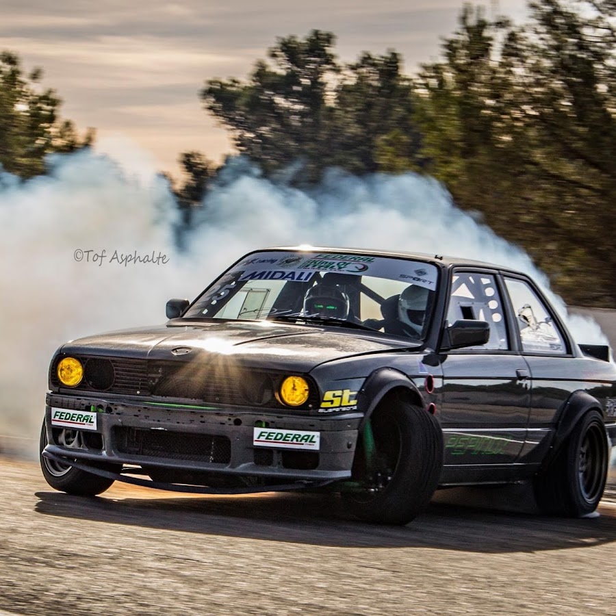 BMW e30 дрифт красная