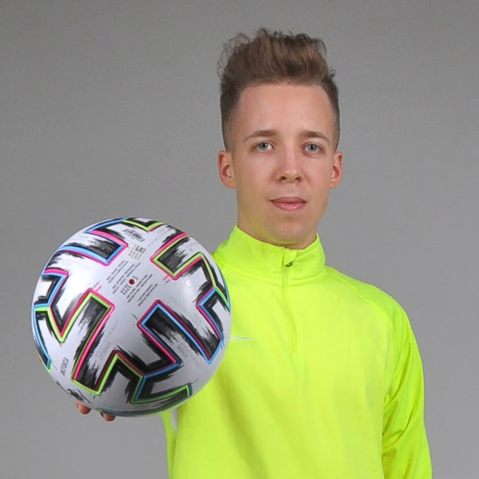 PNTCMZ Football Net Worth & Earnings (2026)