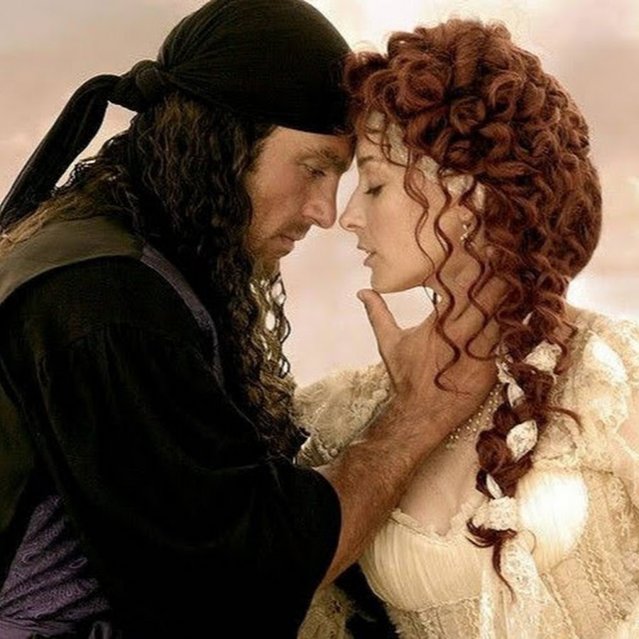 Парочка в средневековье. Фэнтези любовь. Любовь в стиле фэнтези. Садовник король и шут иллюстрации. Хочешь быть разбойником не люби принцессу.