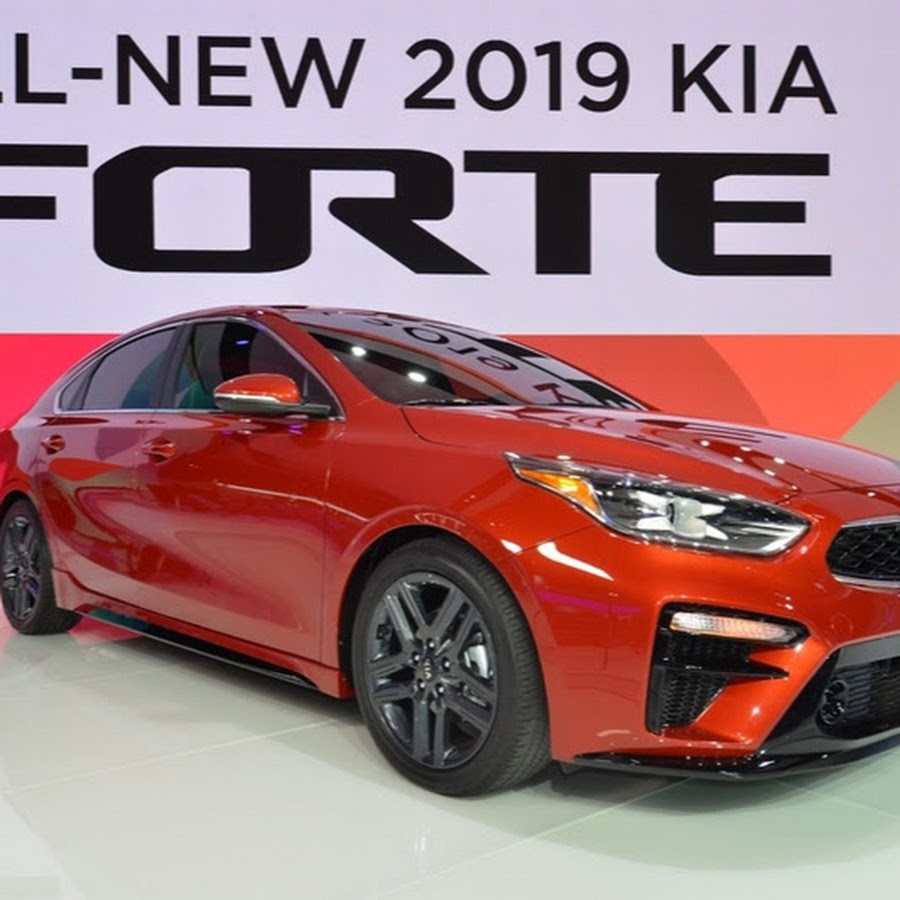 Kia в шутку сравнила новый седан Forte с Lamborghini Aventador в провокационной рекламе