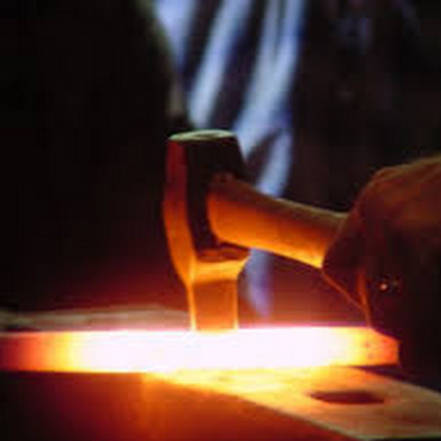 Расплавленный металл фон. Раскалить до бела. До белого каления. Художественная ковка блэксмит. Раскалить до бела.