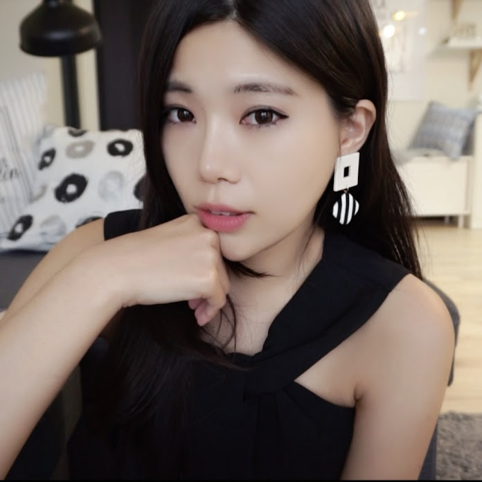 Ms.Selena Net Worth & Earnings (2026)