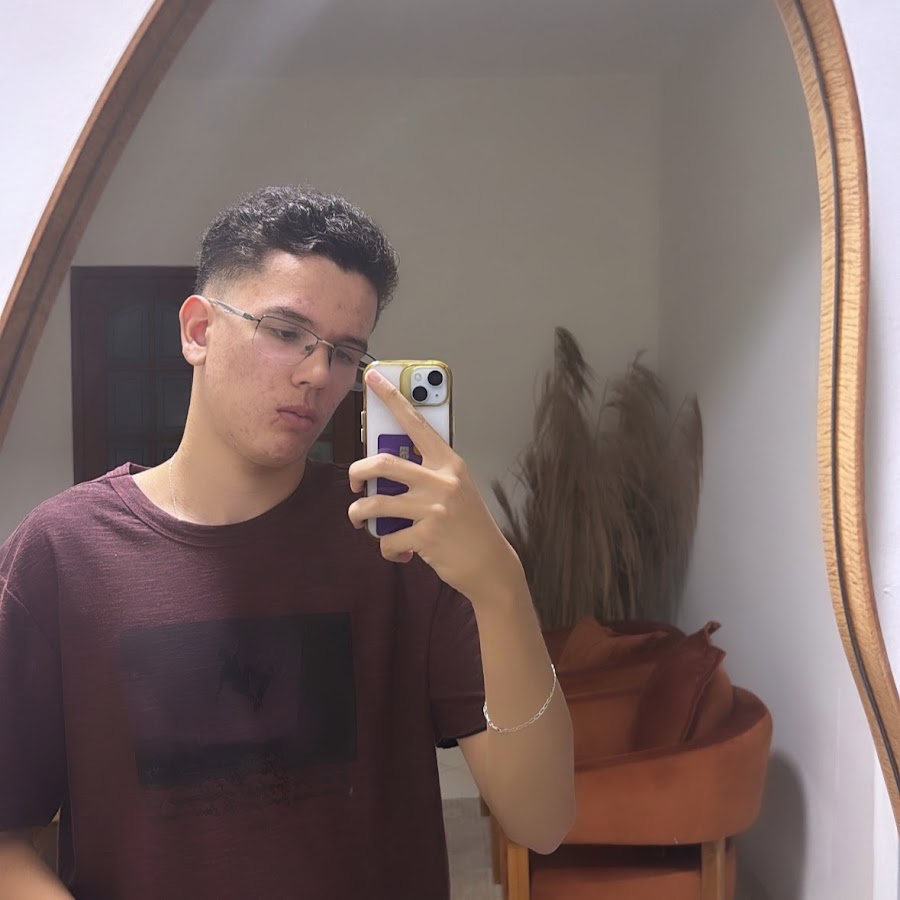 Красивые зеленые глаза. Глаза на белом фоне. Зеленые линзы. Green eyes на русском. Изумрудные глаза.